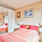 Beautiful Cocoon Near Montmartre
