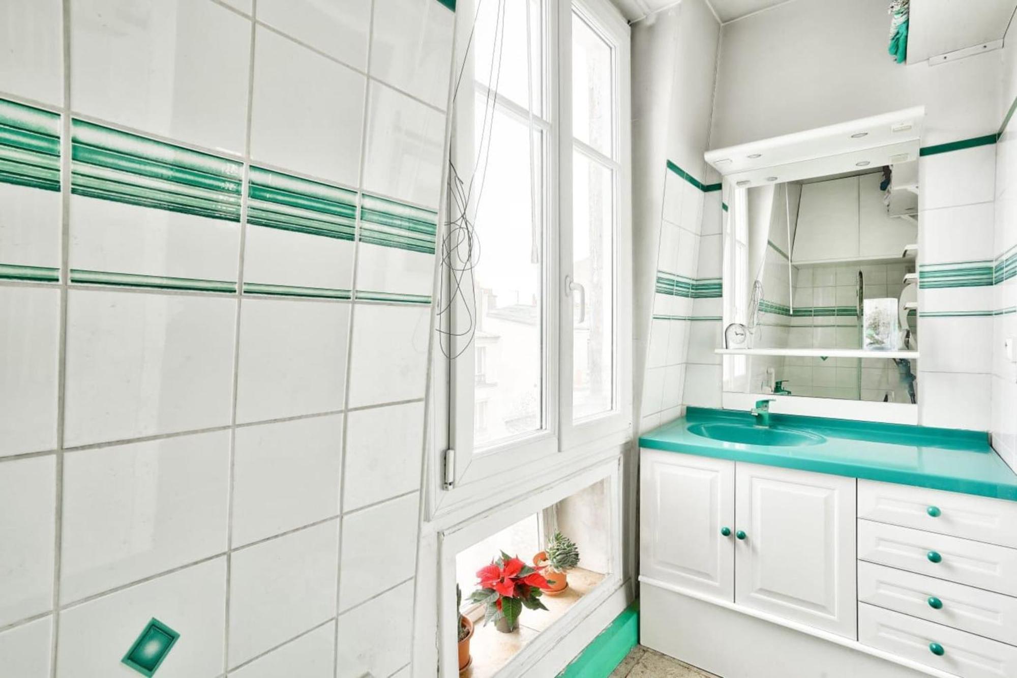 Beautiful Cocoon Near Montmartre